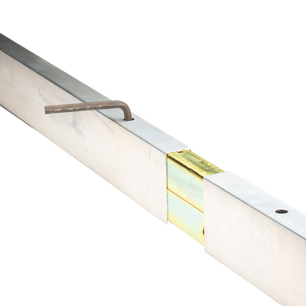 Metal jointing kit which allows connection of two shorter straight edge levels to allow a longer level. This is used for leveleing concrete, screed and other building works.
